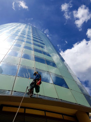 Nettoyage de façades d'immeubles en hauteur  