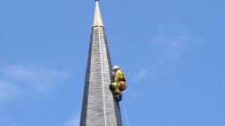 Travaux sur corde pour nettoyage de façades  